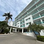 moderno apartamento con salida al mar